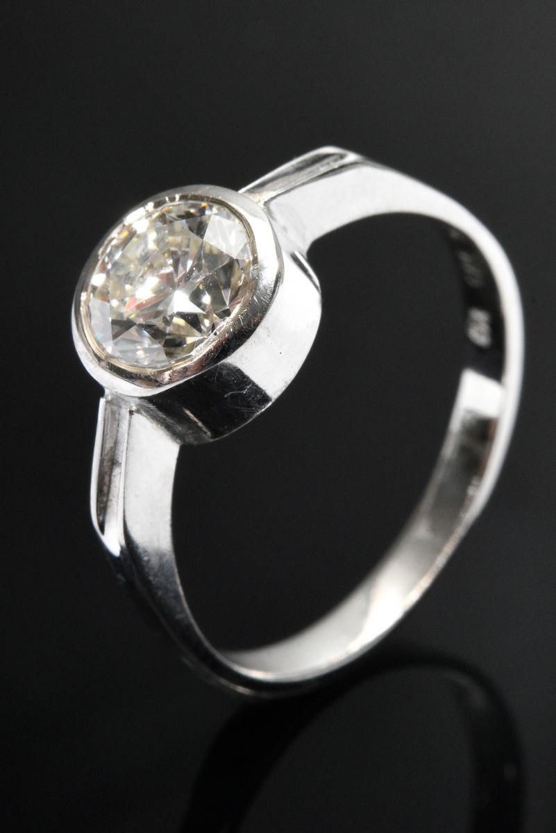 Elegant white gold 585 ring with brilliant-cut diamond solitaire (approx. 1.30ct/ VVSI-VSI/TCR), 2.