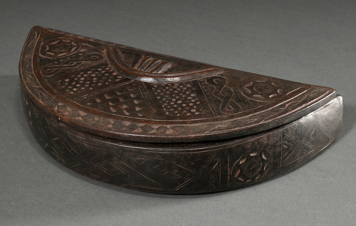 Fine tukula box from Kuba, Central Africa/ Congo (DRC), probably early 20th c., crescent-shaped woo - Image 2 of 6
