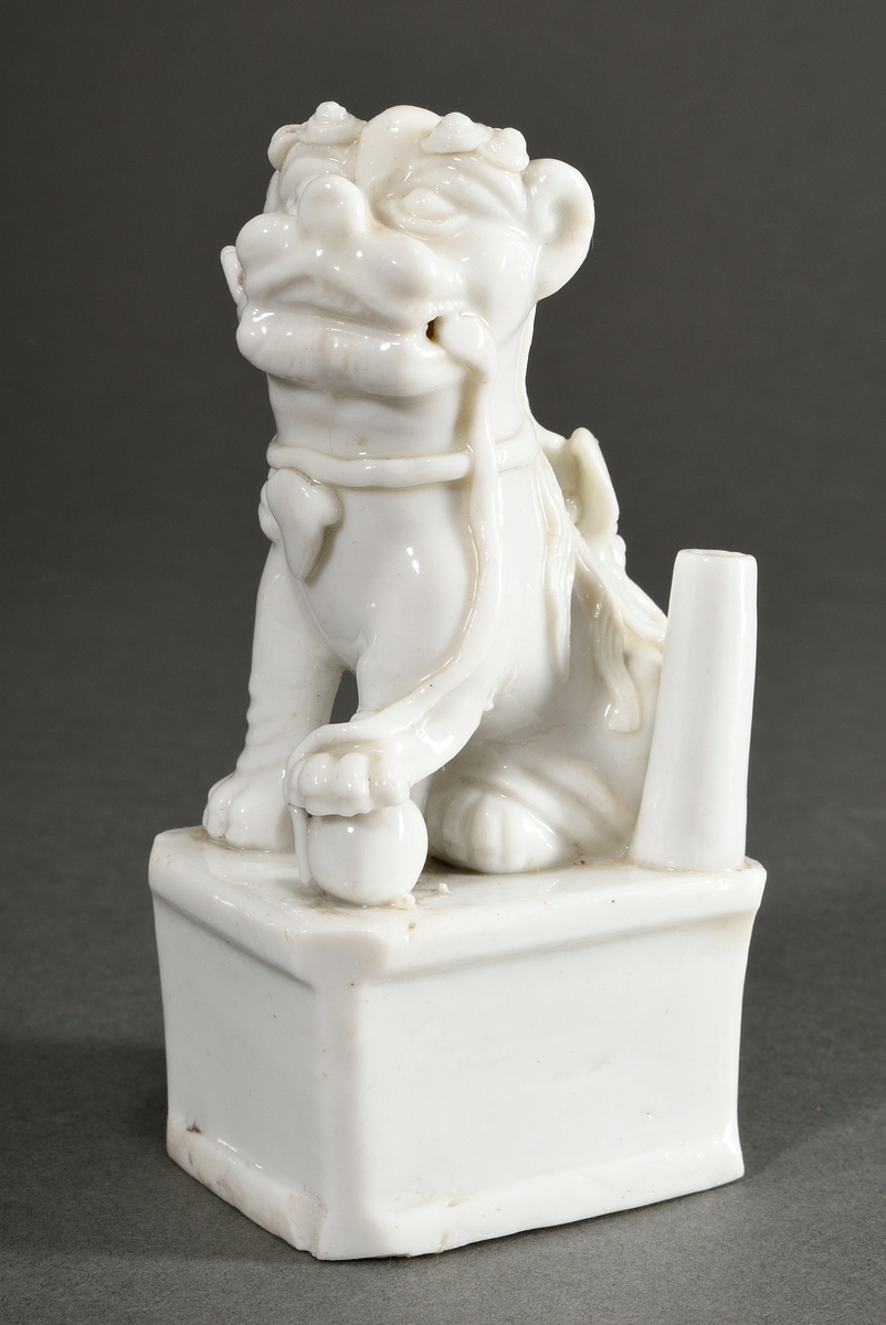 Blanc de Chine figure "Sitting Foo Lion" as incense stick holder, Dehua mid-17th century, 13x7x5.5c