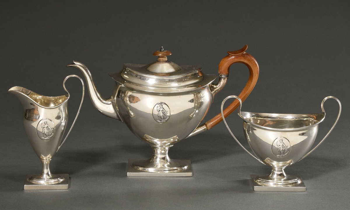 3 Pieces tea set in classicist form with relief medallions ‘Fortuna’ on the wall: jug with light-co