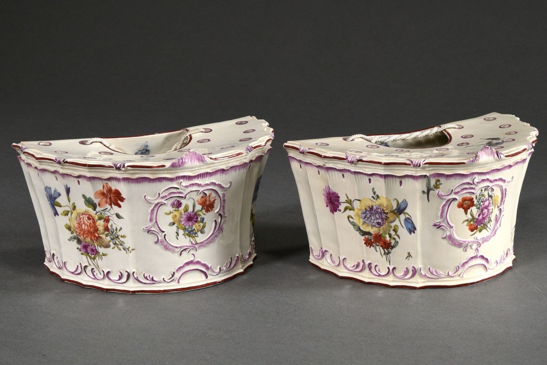 Pair of porcelain jardinières with rocailles in relief and polychrome flower painting, Ludwigsburg 