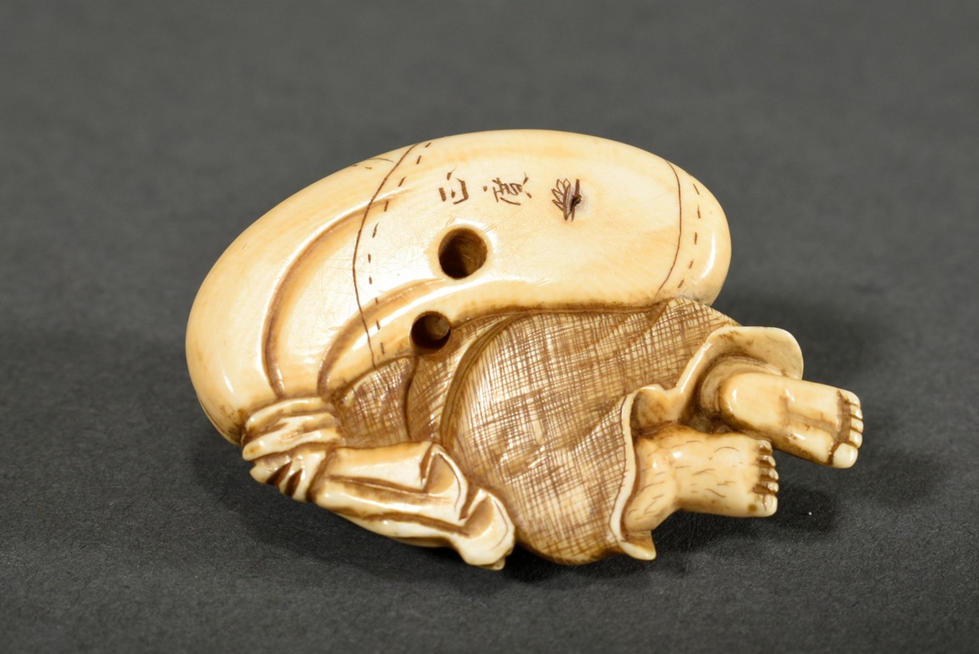 Elfenbein Netsuke "Daikoku mit Sack und Fächer", sign. Masahiro 正廣, Japan, Meiji Periode, um 1900, - Bild 4 aus 6