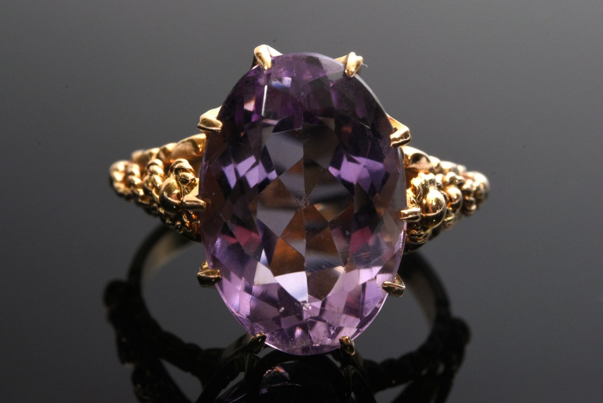 Yellow gold 800 ring with faceted light amethyst (approx. 5.8ct) in granulated setting, Portugal, 5 - Image 3 of 4