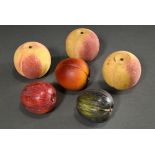 6 Various pieces of stone decorative fruit: 3 peaches, 2 plums and 1 nectarine, h. 6-7cm