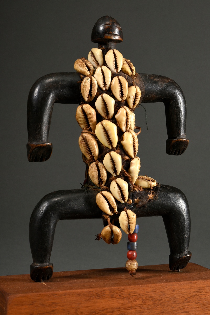 Doll of the Namchi, Central Africa/ Cameroon, 1st half 20th c., old wooden figure with cotton body  - Image 3 of 8