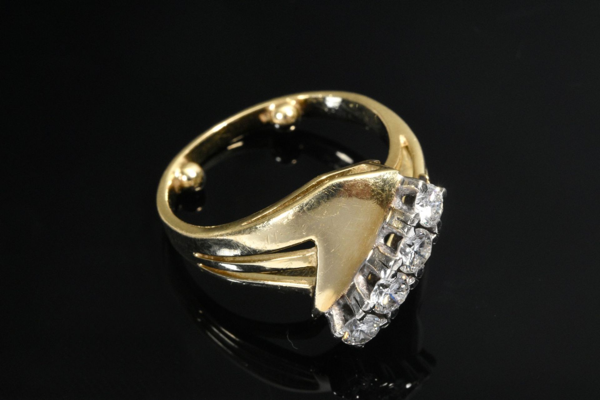 Modern yellow gold 585 ring with diagonally set diamond bar (approx. 0.40ct/VSI/W in total) on trip