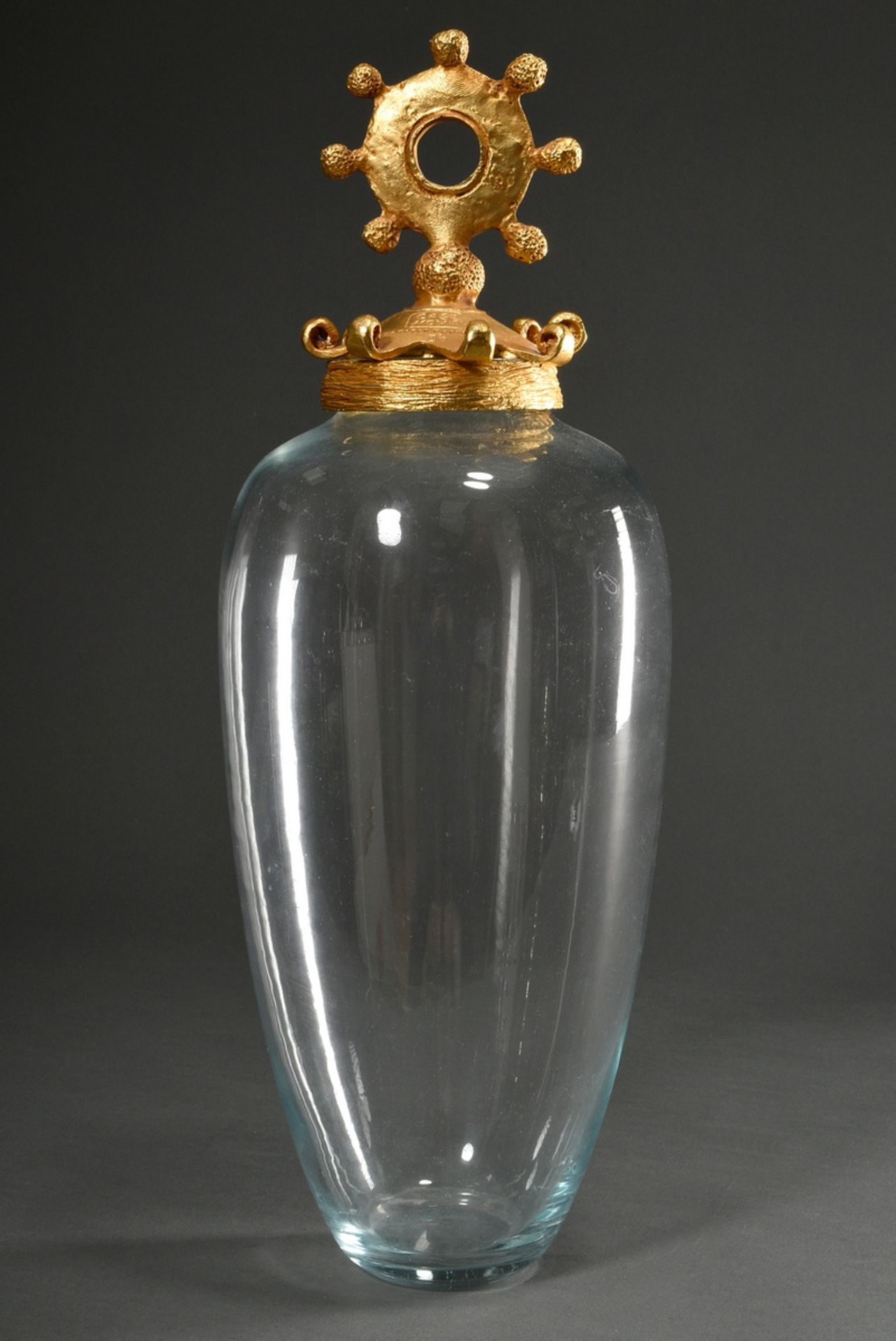 Casenove, Pierre (*1943) Kristall Vase in ovoider Form mit zoomorphem Deckel, Metall vergoldet, sig