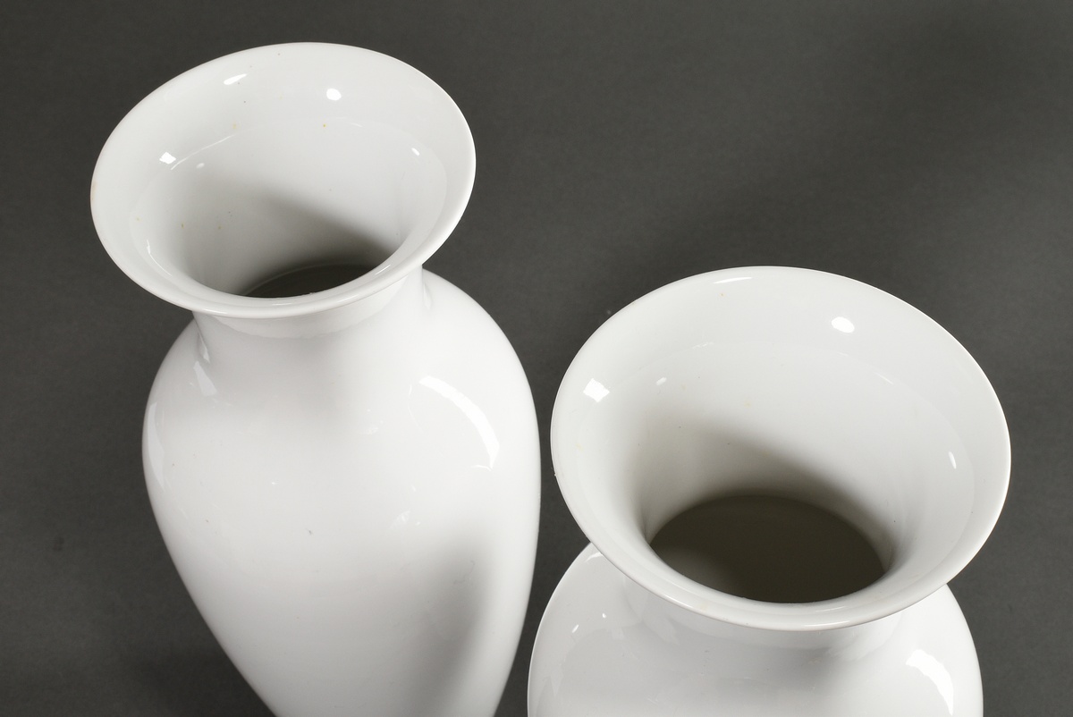 2 KPM "Chinese vases", white porcelain, h. 40cm - Image 2 of 3