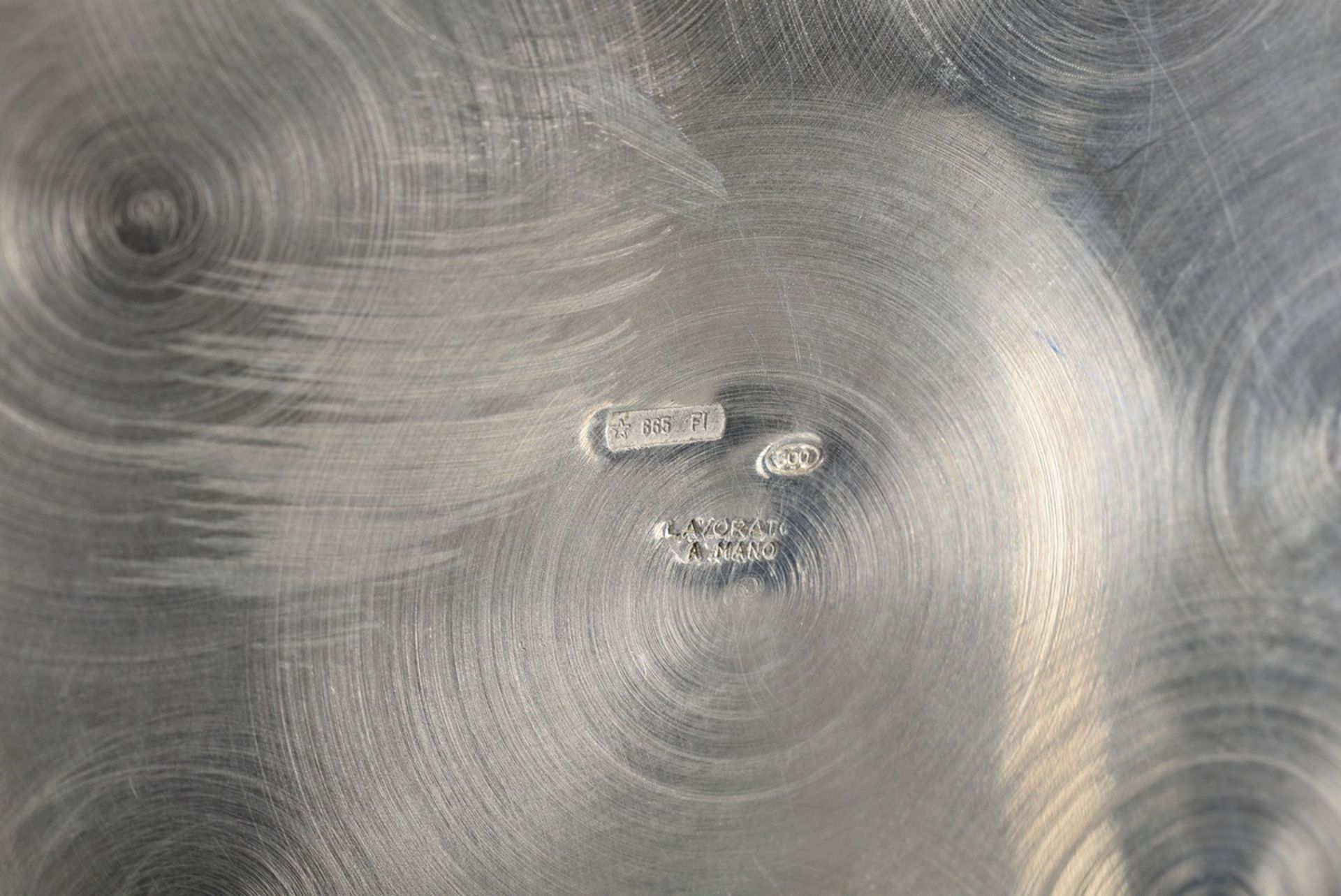 Martellierte Balustervase mit auskragendem Rand, Handarbeit, Florenz, 20.Jh., Silber 800, 348g, H.  - Bild 3 aus 3