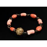 Bracelet with alternating coral branches and blackened silver links and ball clasp with applied 750