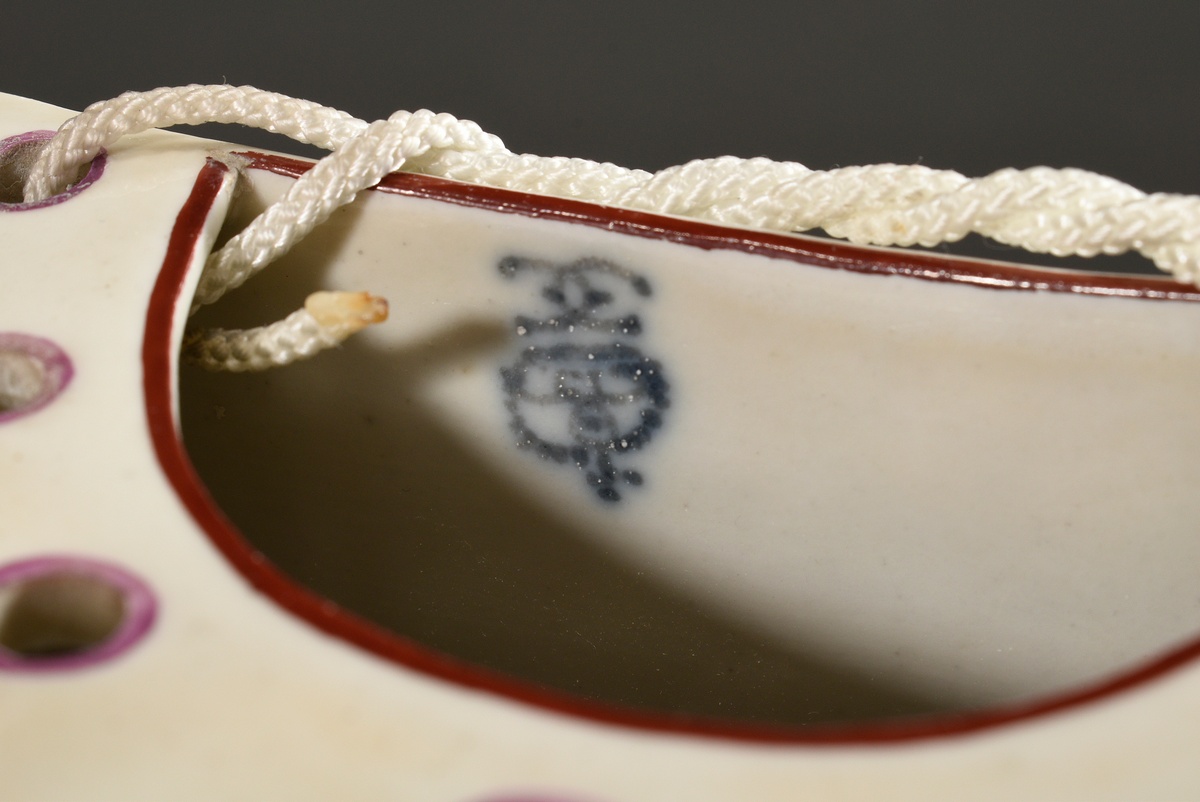 Pair of porcelain jardinières with rocailles in relief and polychrome flower painting, Ludwigsburg  - Image 8 of 8