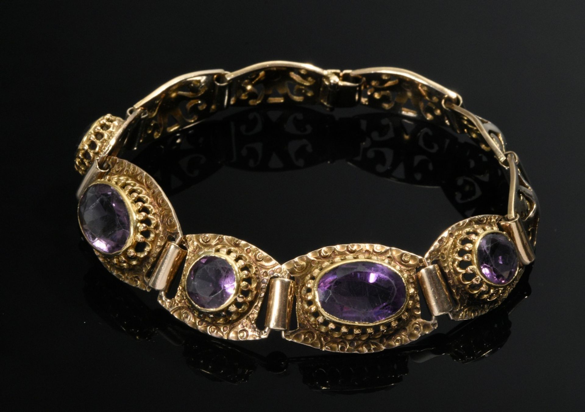 Midcentury yellow gold 585 bracelet with 5 oval amethysts on ornamentally cut elements, 20g, l. 17.