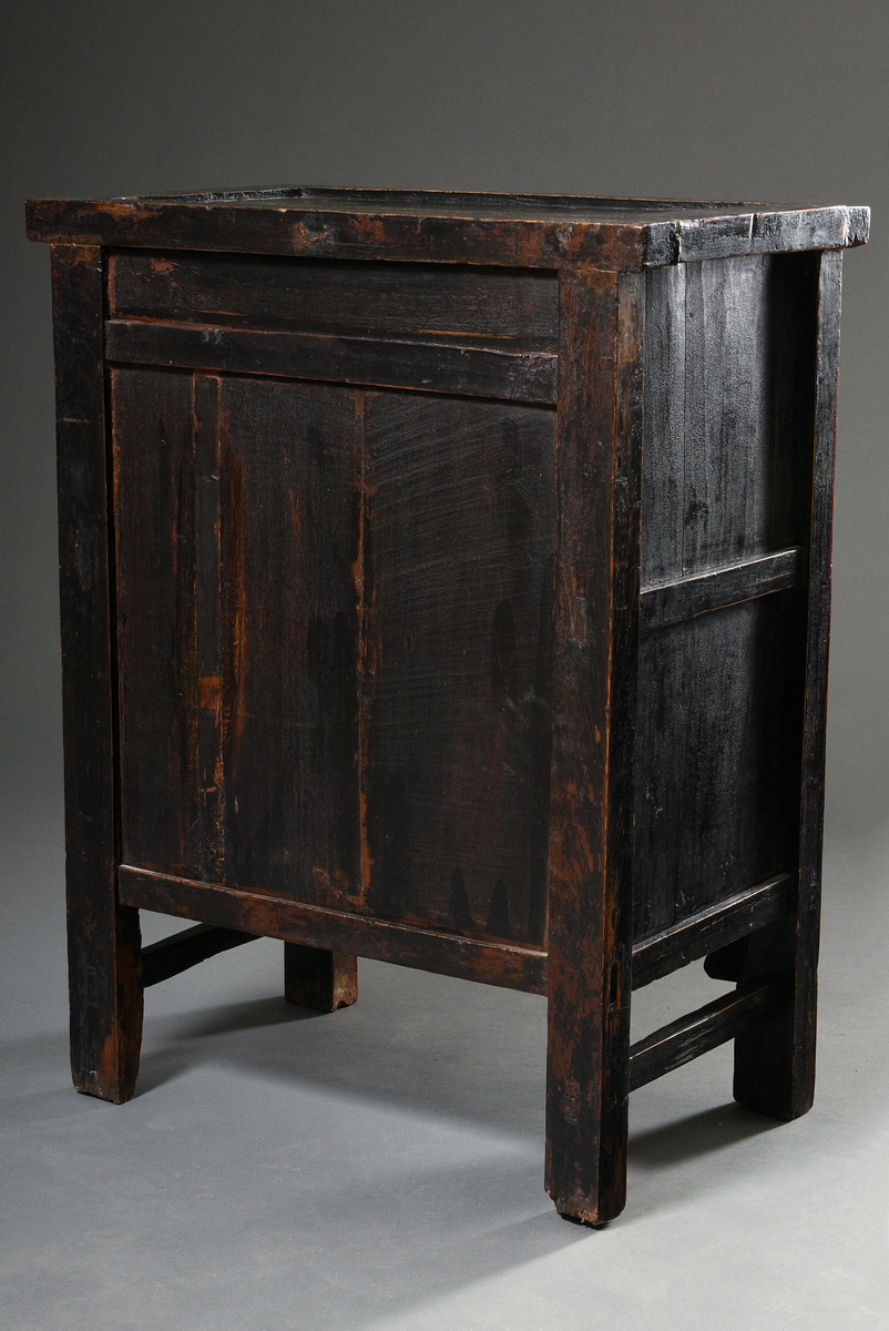 Small Chinese console cabinet with double door on square legs, red lacquer with floral painting, Ch - Image 7 of 9