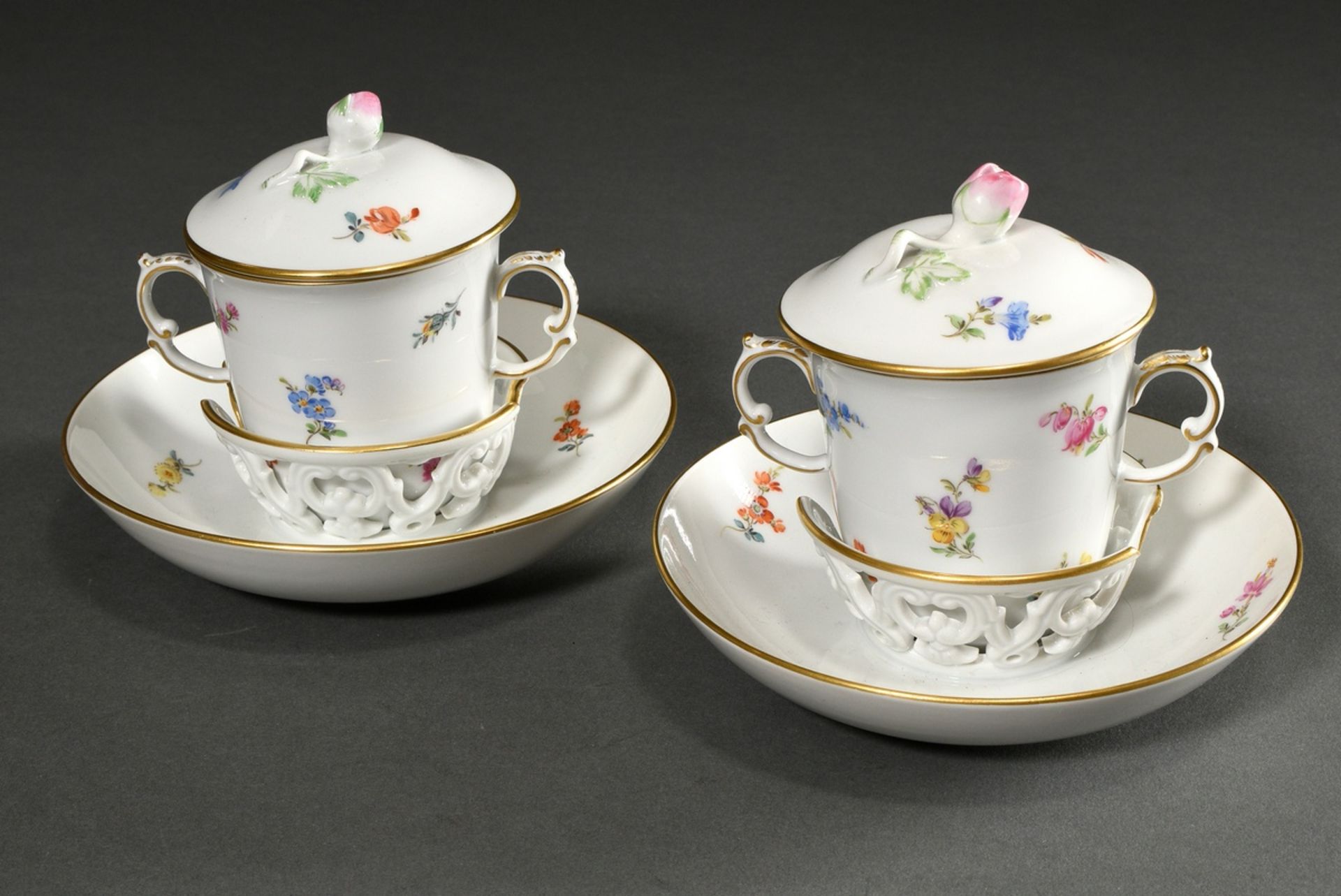3 Pieces Meissen: Mocha cup/ saucer with relief flowers (h. 4cm, 1 blossom chip.) and 2 Trembleuse  - Image 2 of 8