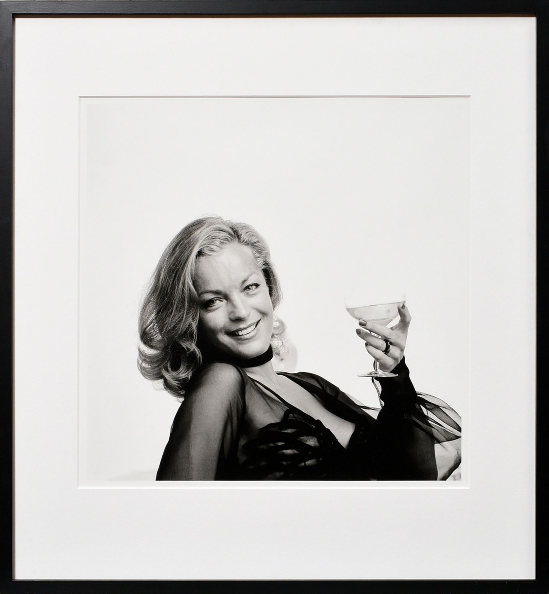 Wolf, Reinhart (1930-1988) "Romy Schneider" 1972, Fotografie auf Fotokarton (glänzend), 1/3, verso  - Bild 2 aus 2