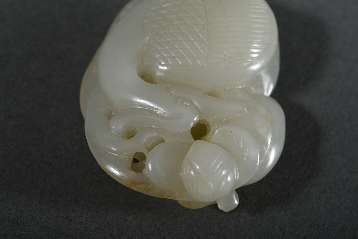 Bright jade toggle "Heron and mandarin duck on lotus leaf", China, 4.5x3.8x1.2cm - Image 4 of 4