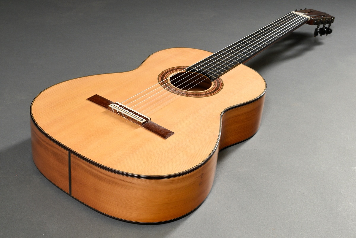 Master guitar model "Sonora" 2018, Michael Wichmann, Hamburg, signed, spruce top, two-piece back ma - Image 11 of 18