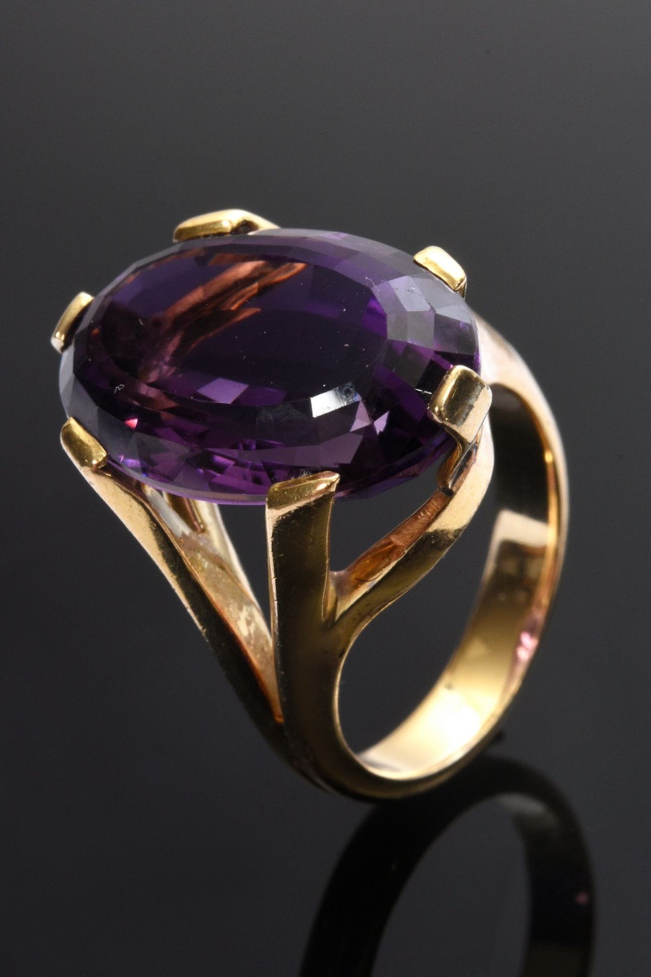 Gelbgold 750 Ring mit facettiertem Amethyst (ca. 10ct), 10g, Gr. 52,5