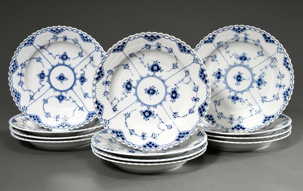 12 Royal Copenhagen "Musselmalet full lace" dinner plates (11x 1084, 1x 624), Ø 25cm