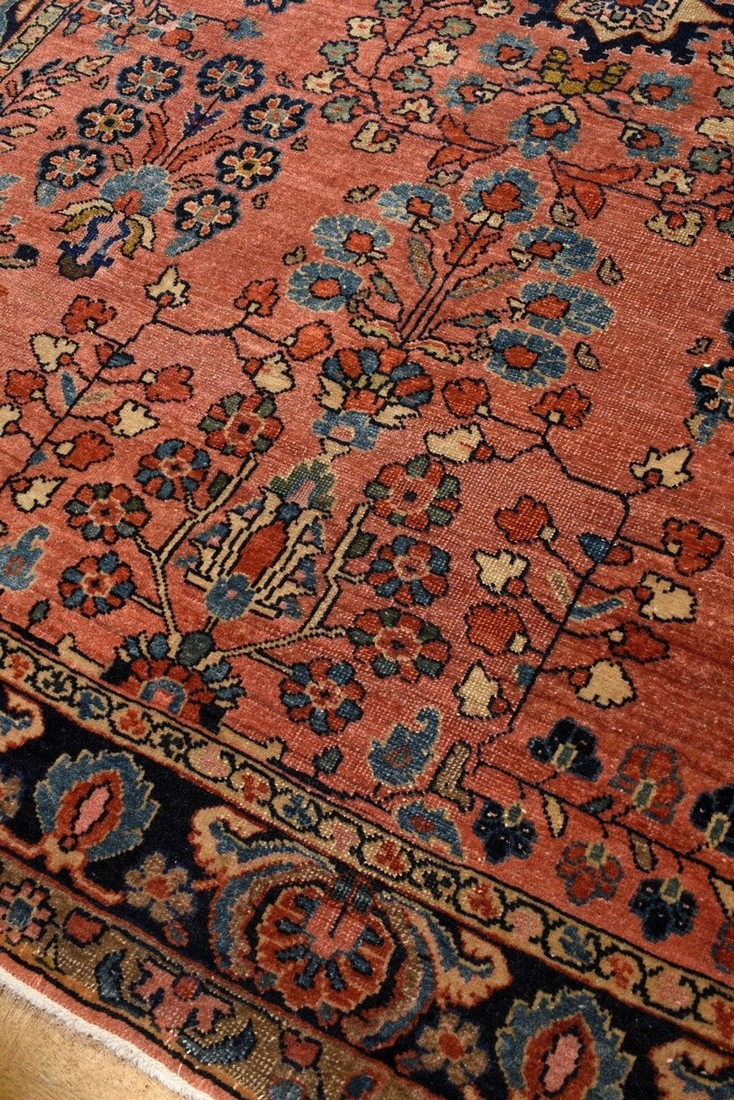 Sarough Lilihan with floral pattern on a light red field and ornamental main border on dark blue be - Image 5 of 7