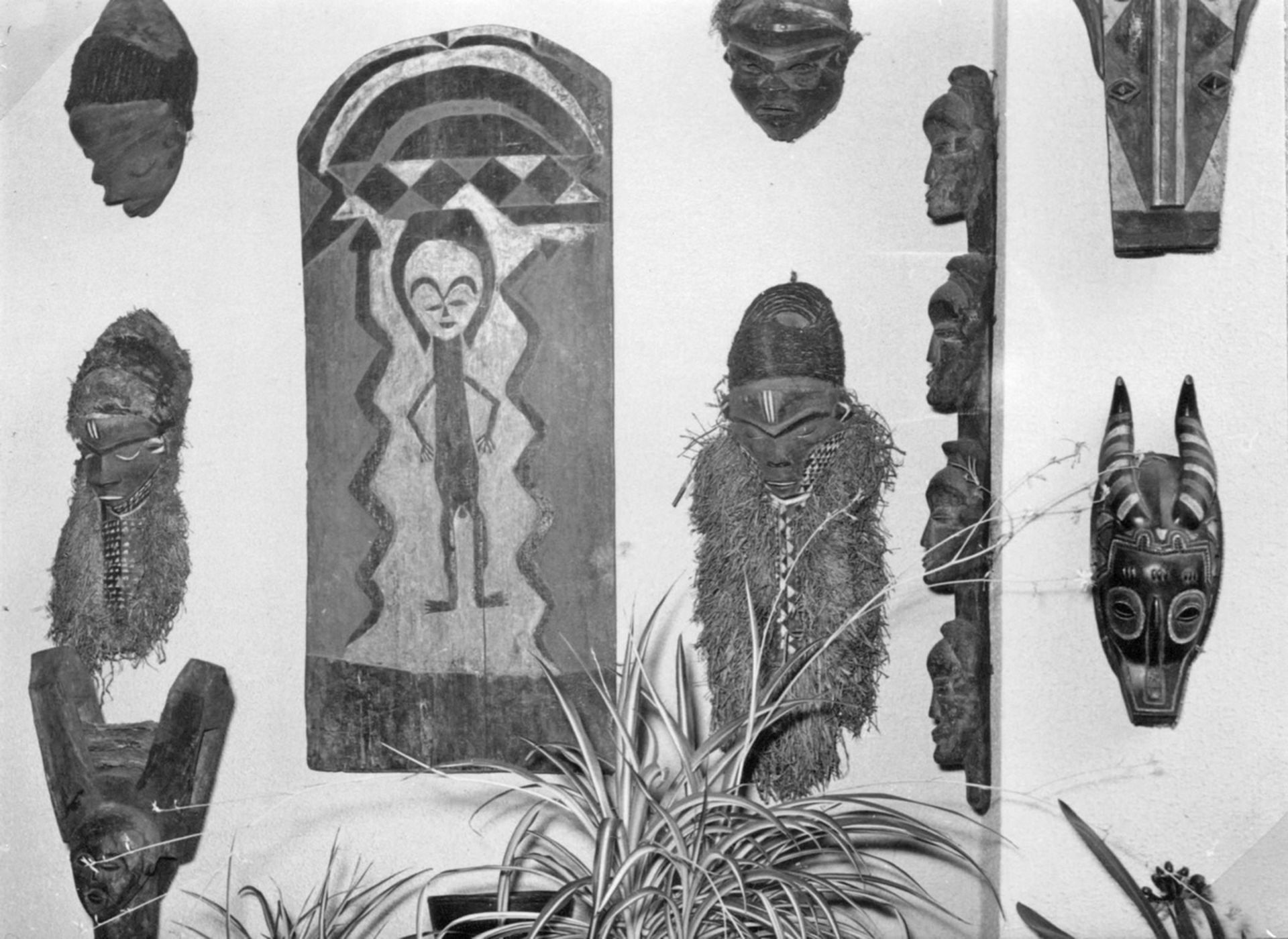 Kiwoyo Maske der Pende, Zentral Afrika/ Kongo (DRC), frühes 20.Jh., Holz mit Pigmentspuren und Pfla - Bild 18 aus 19