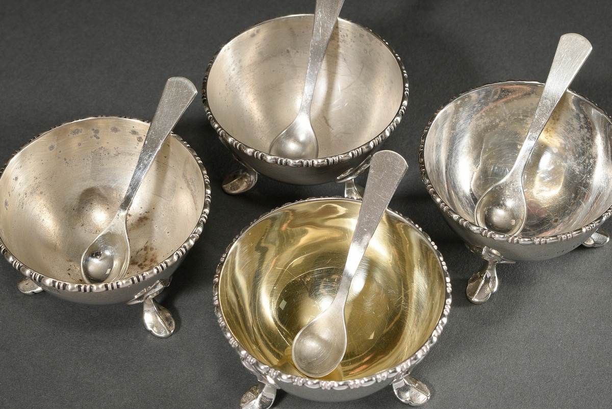 4 English salt cellars with beaded rim on leaf feet, enclosed 4 spoons, MM: Harrison Brothers & How - Image 2 of 4
