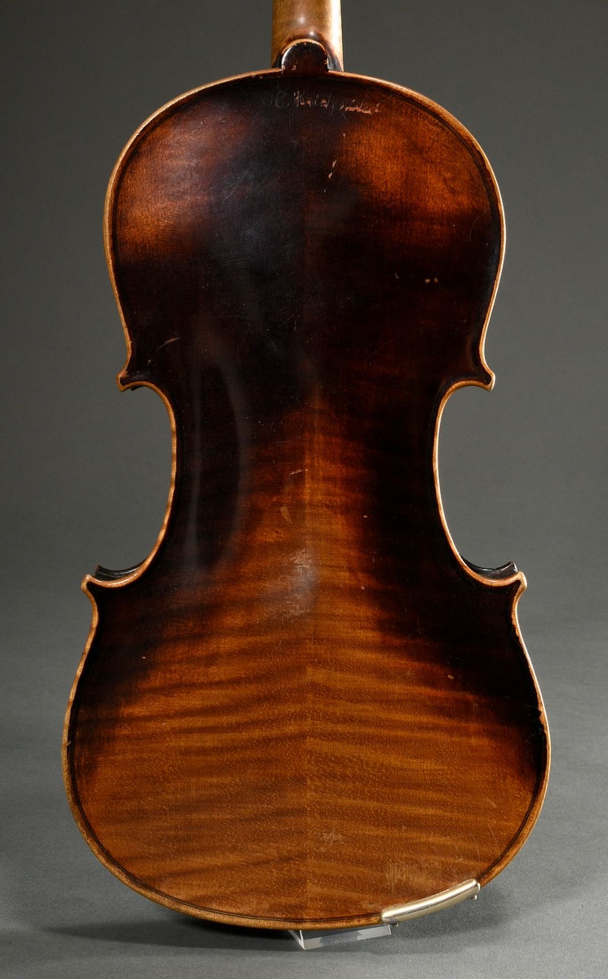 Deutsche Geige, wohl Sachsen um 1900, ohne Zettel, geteilter und leicht geflammter Boden, spielbar, - Bild 4 aus 8