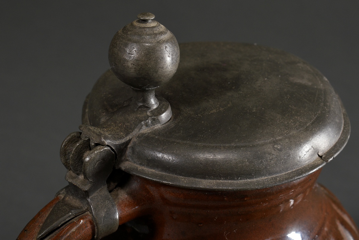 Bunzlau pear jug with diagonally drawn ribs and pewter foot ring and lid, 18th century, brown glaze - Image 3 of 7