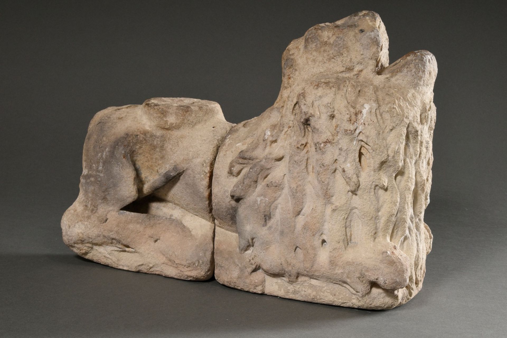 Spätmittelalterliche Sandstein Säulenbasis „Liegender Löwe mit aufgerissenem Maul“, 45x34x20cm, sta - Bild 3 aus 11