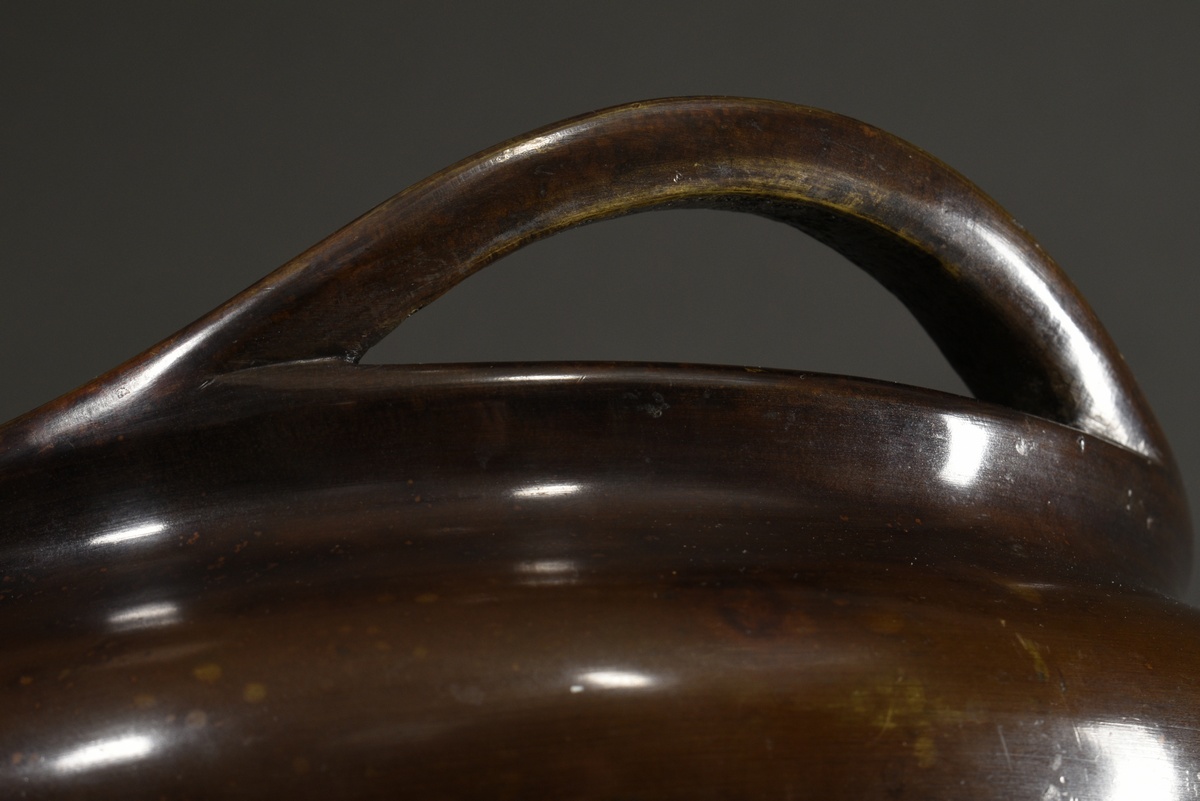 Chinese bronze incense burner on three feet with handles growing out of the rim, 6-character Chongz - Image 5 of 8