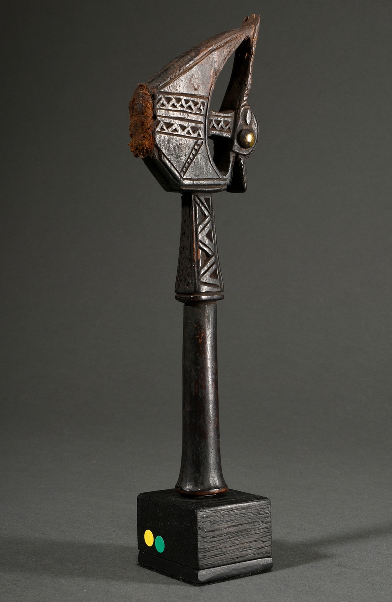 Old Baule gong mallet, West Africa/Côte d'Ivoire, early 20th c., wood, metal and plant fibers, abst - Image 2 of 8