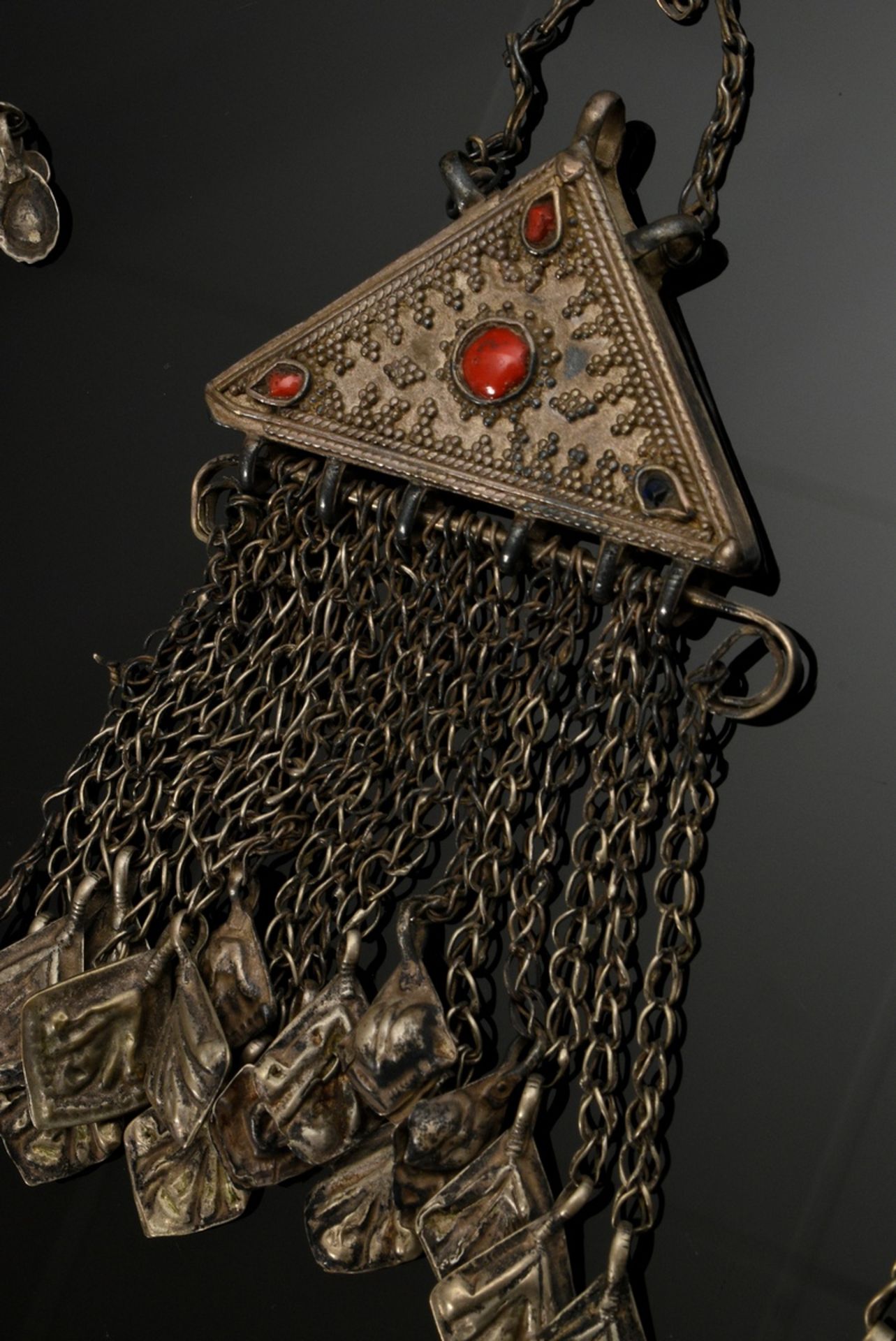 4 Various pieces of Tajik jewelry, consisting of: openwork disc (Ø 8cm), triangular pendant (l. 15c - Image 4 of 9