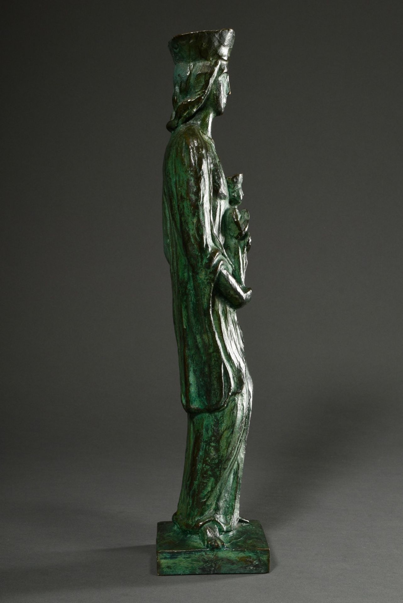 Heiligenfigur "Muttergottes mit Kind", Bronze grün patiniert, Sockel sign. Barnes (?), 20.Jh., H. 4 - Bild 5 aus 7