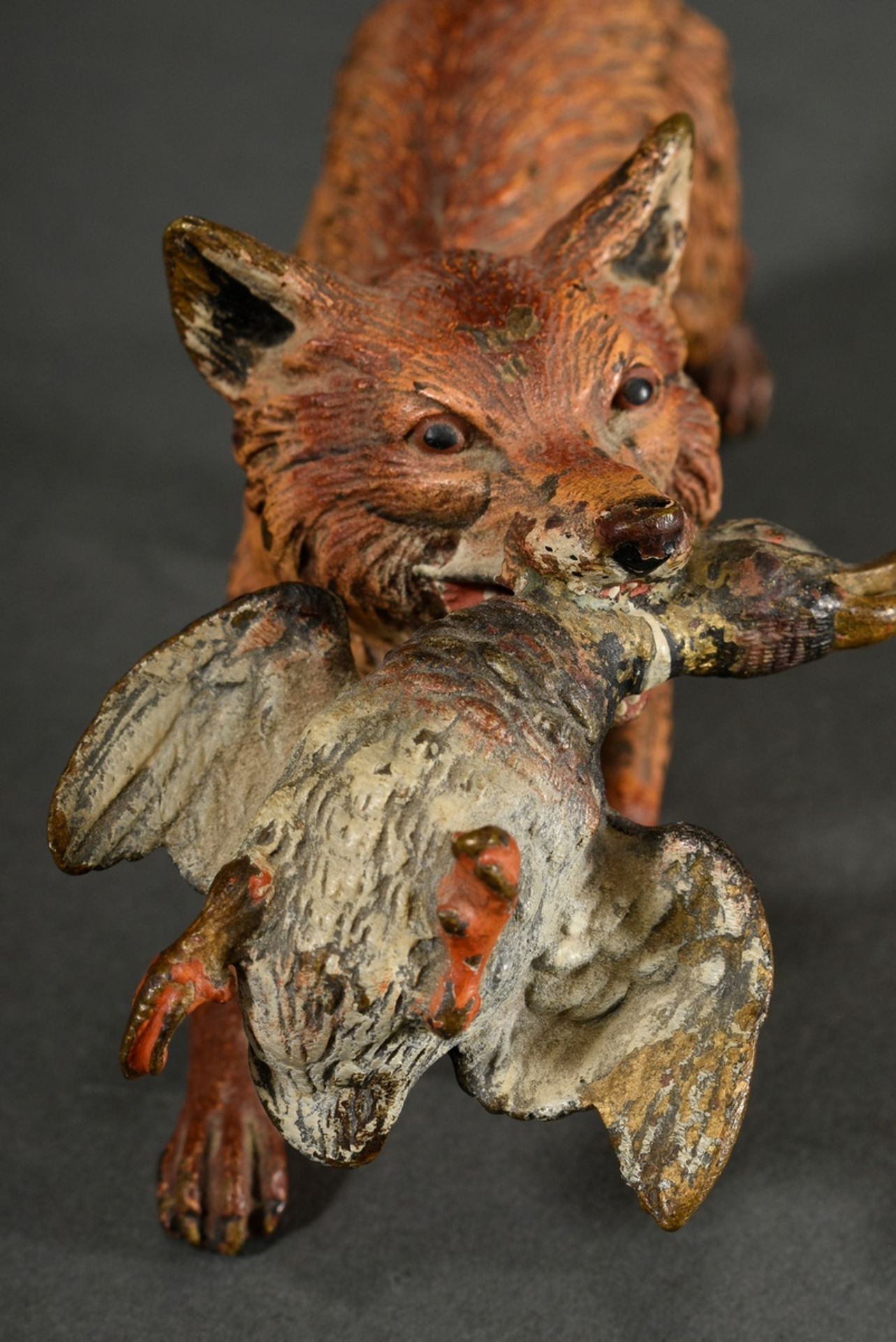 Wiener Bronze "Fuchs mit Ente im Maul", naturalistisch bemalt, unsigniert, 6,5x20,5cm, partiell ber - Bild 3 aus 4