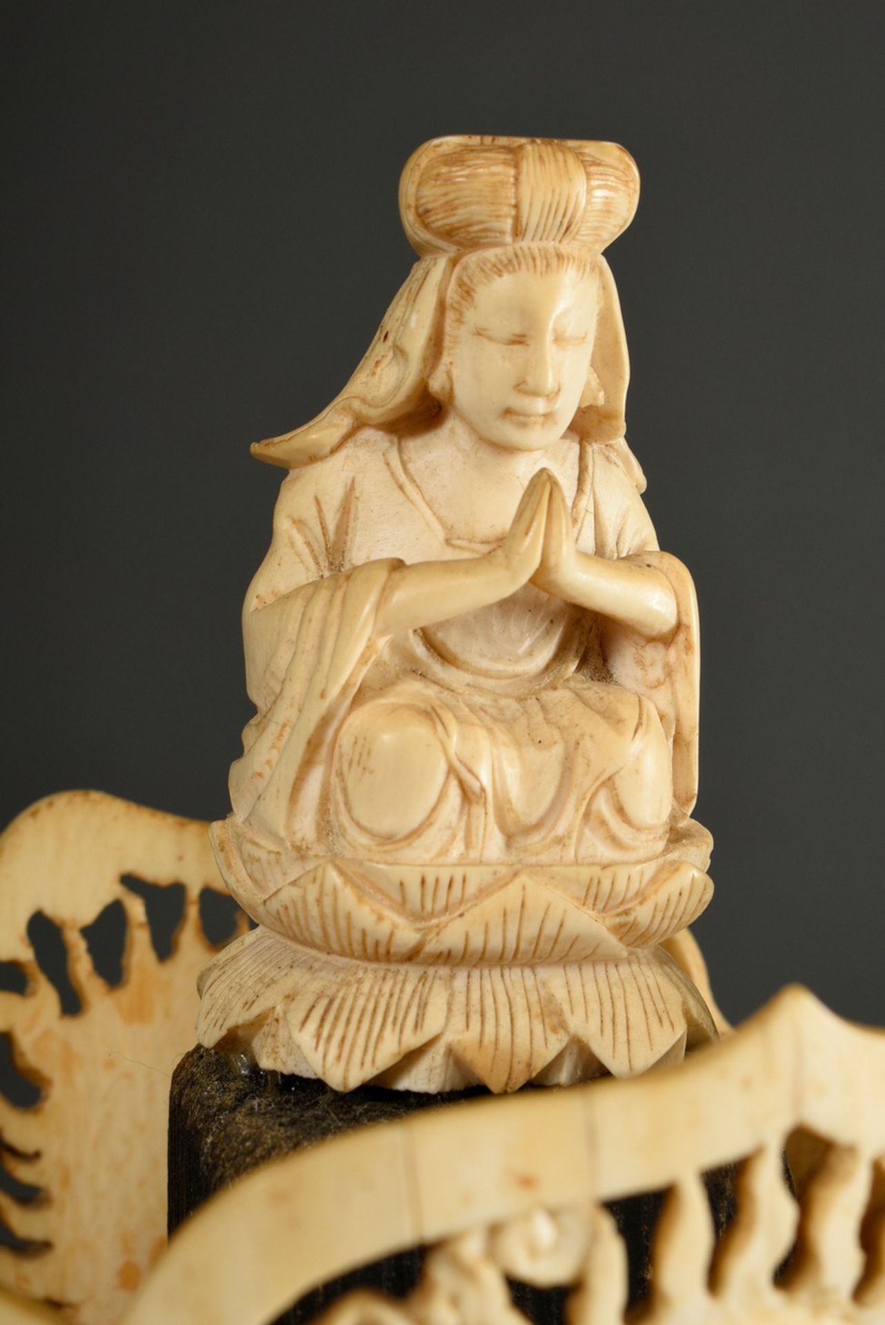 Large ivory carving ‘Head of Guanyin’ with openwork crown and depiction of Buddha with two adorants - Image 4 of 11