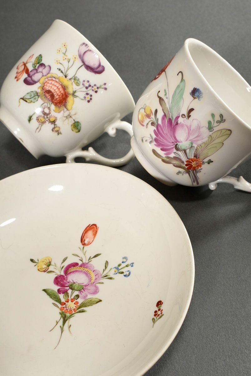 8 Various early porcelain pieces with fine polychrome flower painting, 1st half 18th c., consisting - Image 23 of 25