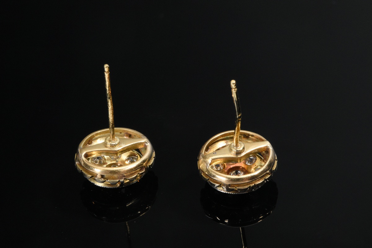 Paar Gelb- und Weißgold 750 Ohrstecker mit blütenförmig gefassten Brillanten (zus. ca. 0.30ct/SI/W- - Bild 2 aus 2