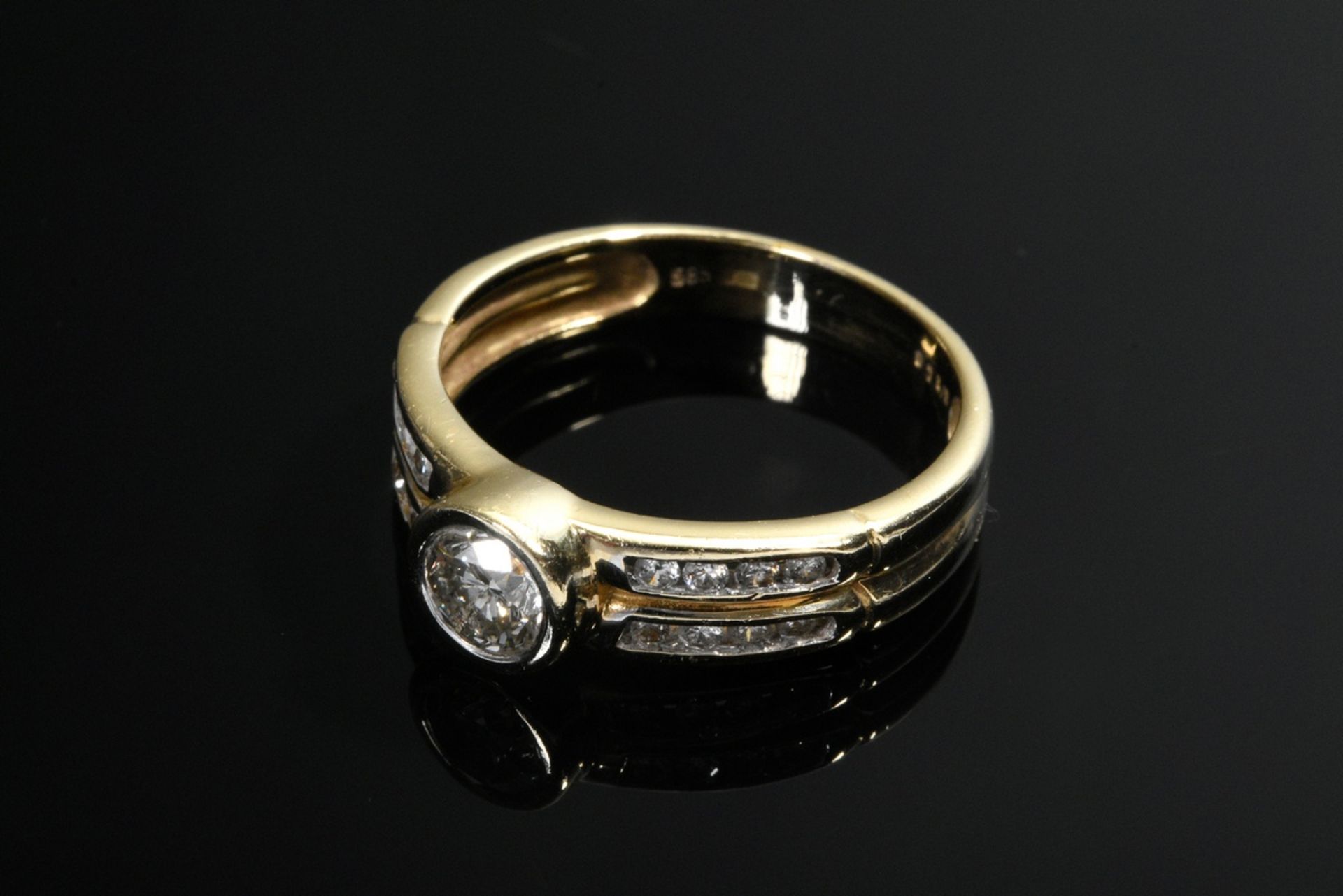 Gelbgold 585 Ring mit Brillanten (zus. ca. 0.75ct/Mittelstein P2, kleiner Besatz P1-2/W-TCR), 4g, G - Bild 2 aus 4