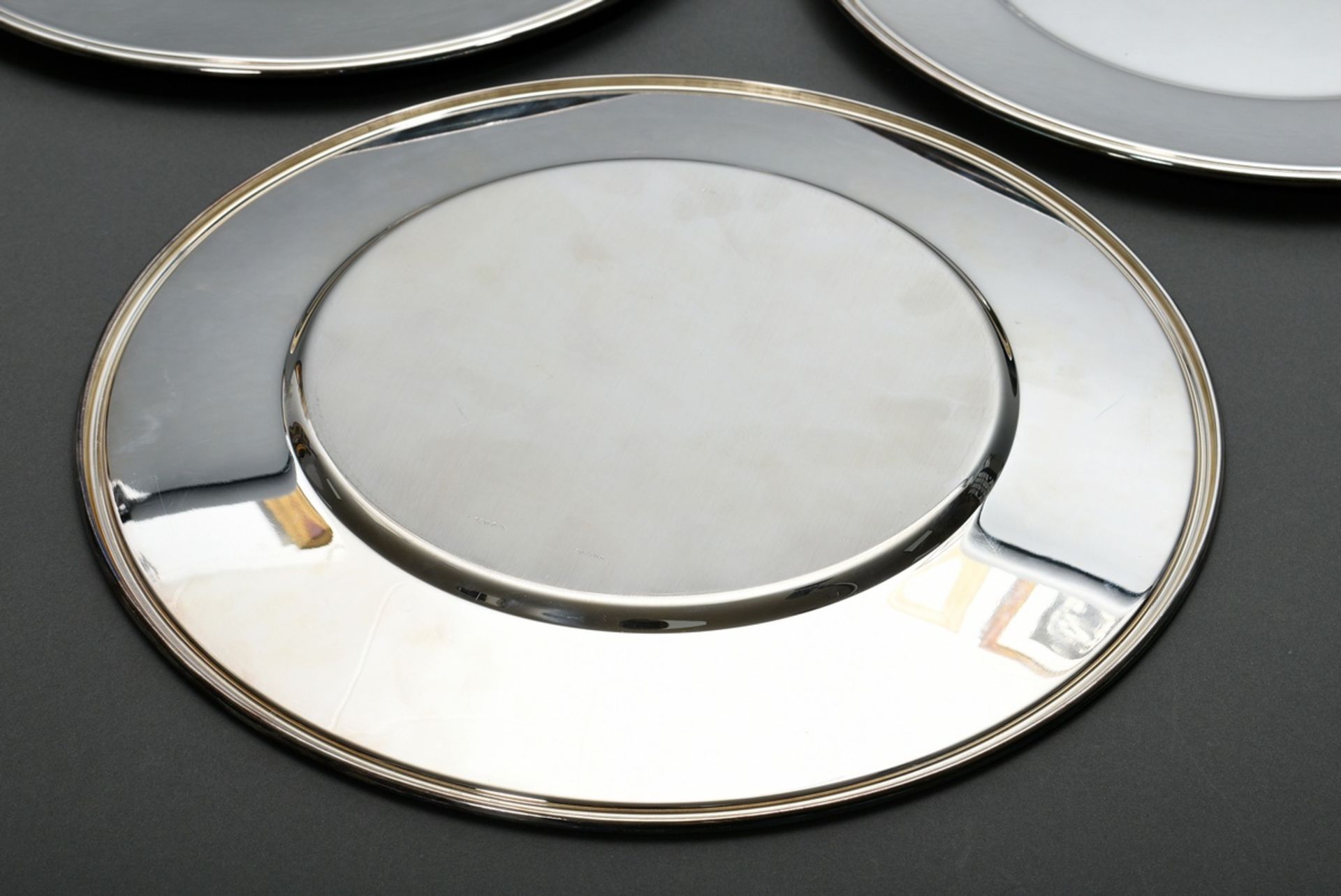 6 Modern place plates in a simple design, Wilkens, silver 925, 6240g, Ø 32cm, in original sleeves - Image 3 of 7