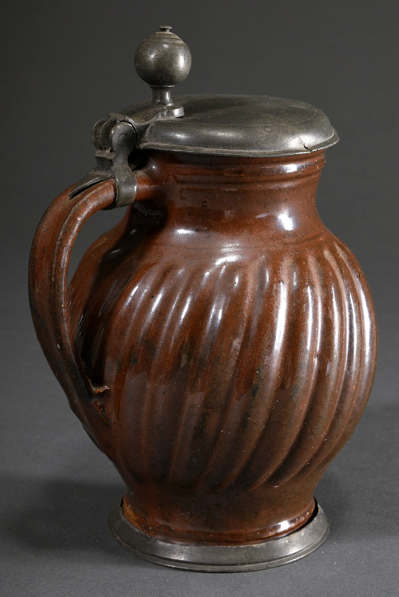 Bunzlau pear jug with diagonally drawn ribs and pewter foot ring and lid, 18th century, brown glaze - Image 2 of 7