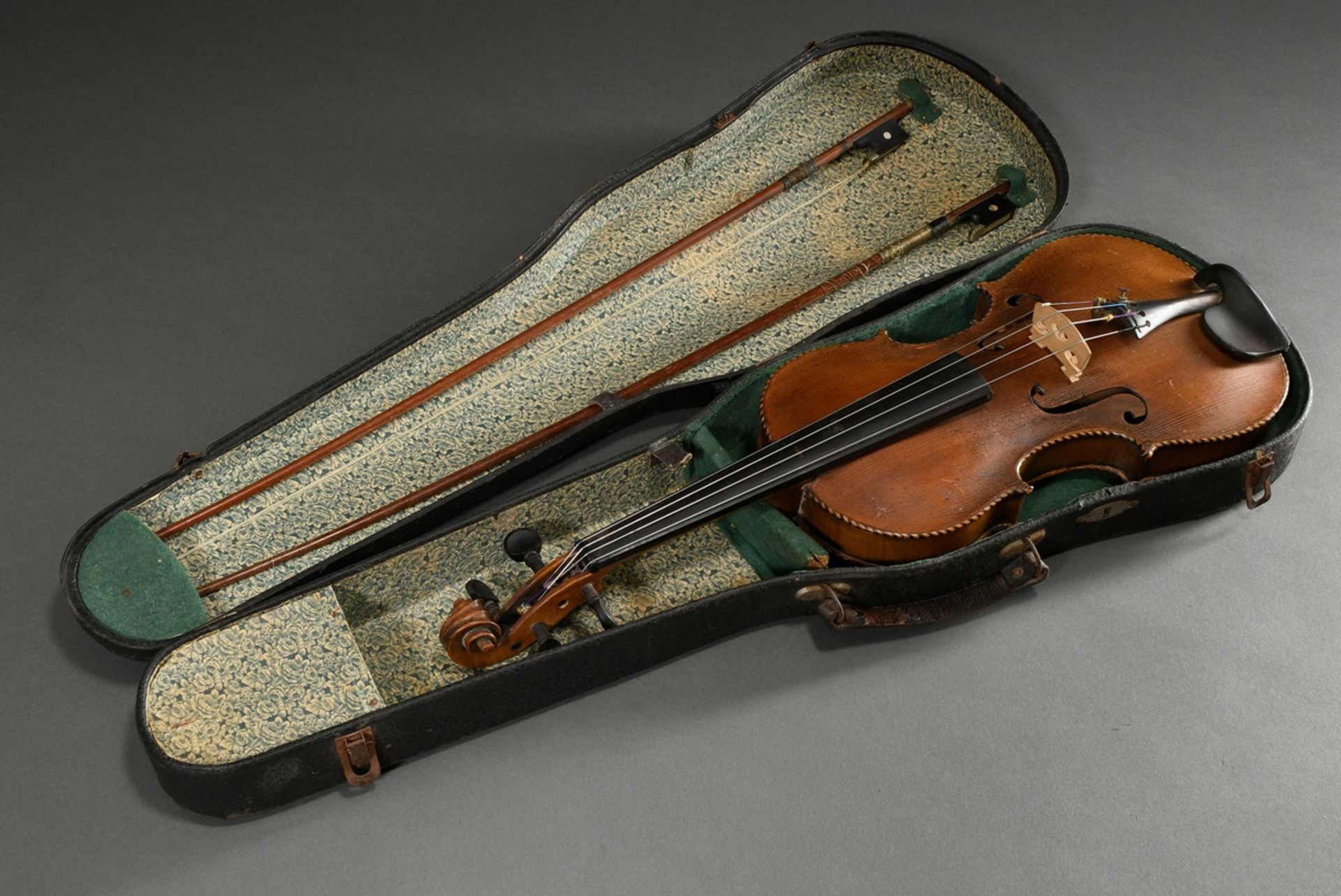 Historisierende Geige, Deutsch um 1900, ohne Zettel, einteiliger Boden, umlaufendes Streifenband, B - Bild 8 aus 11