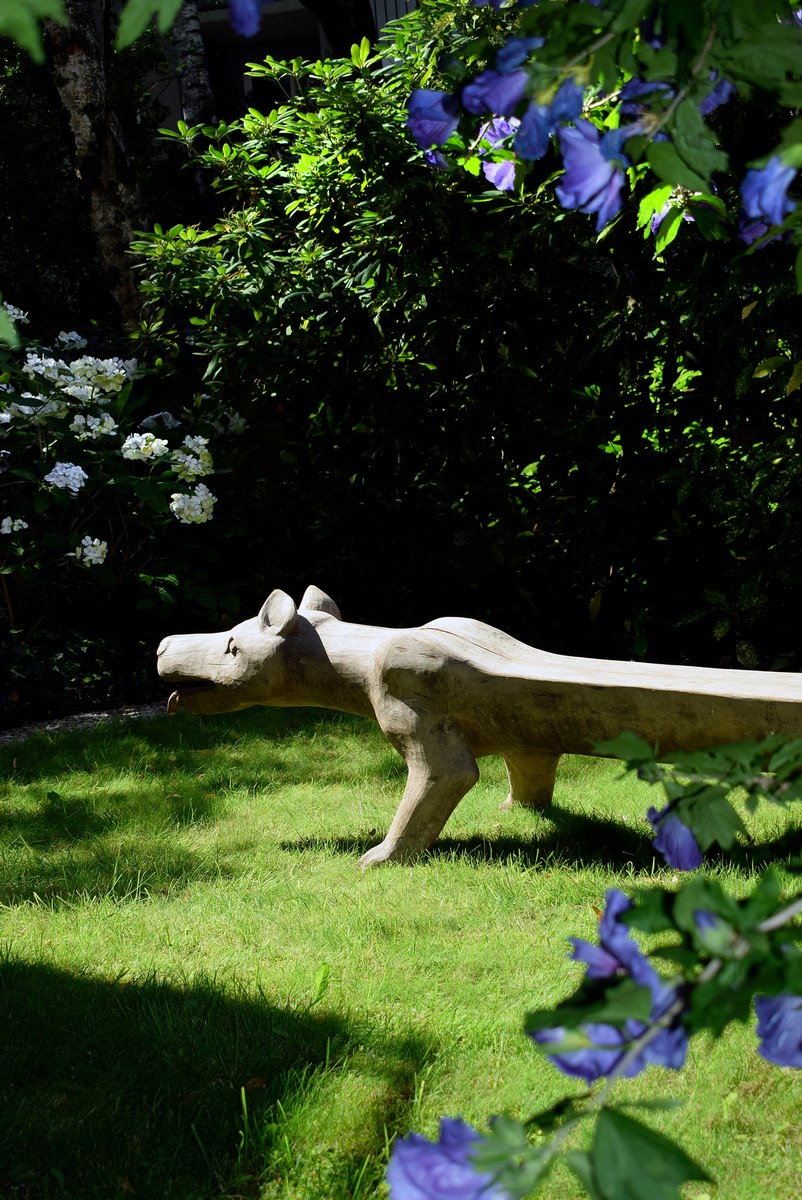 Indonesian chief's bench "Dog", carved from a trunk, Indonesia beginning of the 20th century, 350x4 - Image 16 of 16