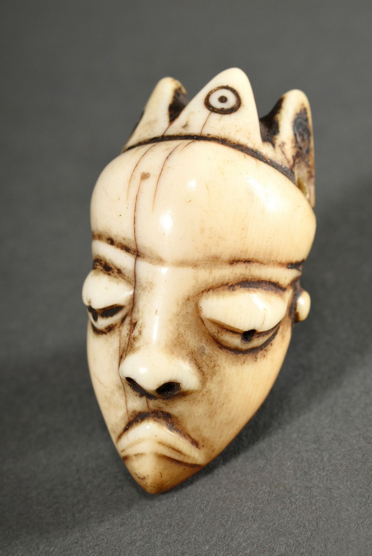 Small ivory pendant of the Pende, Central Africa/ Congo (DRC) approx. 1900, h. 4.8cm, slightly rubb