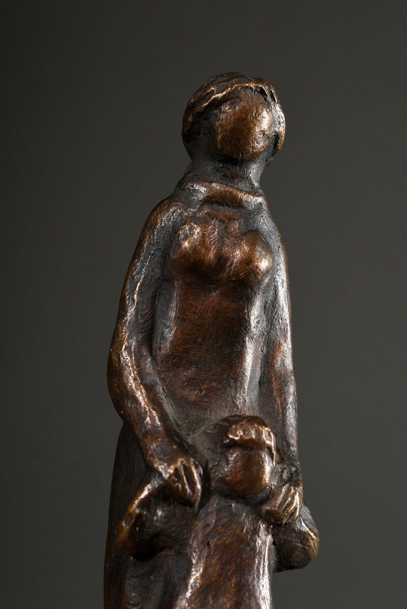 2 Maetzel, Monika (1917-2010) Figures "Female Nude Dressing" and "Mother and Child" 1979, patinated - Image 5 of 7