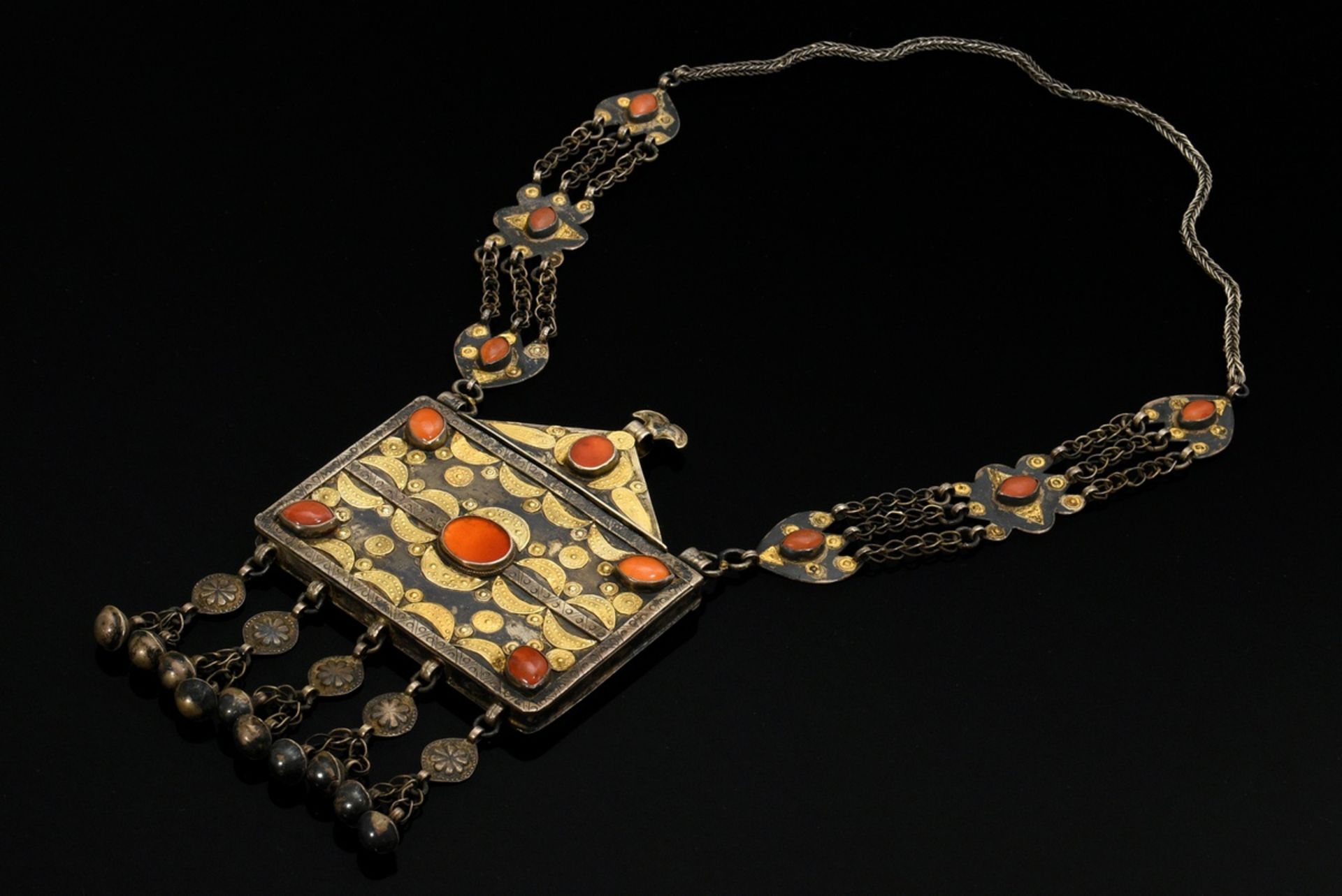 Yomud Turkmen necklace with openable amulet container "Kümsch Doga", chased crescent and sun-shaped - Image 2 of 9