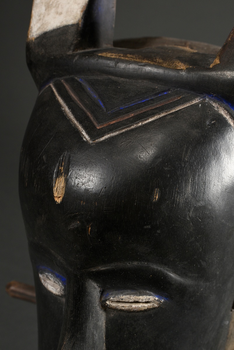 Guro buffalo mask, "Glo" or "Zewe" mask, West Africa/ Ivory Coast, 1st half 20th c., wood, traces o - Image 5 of 14