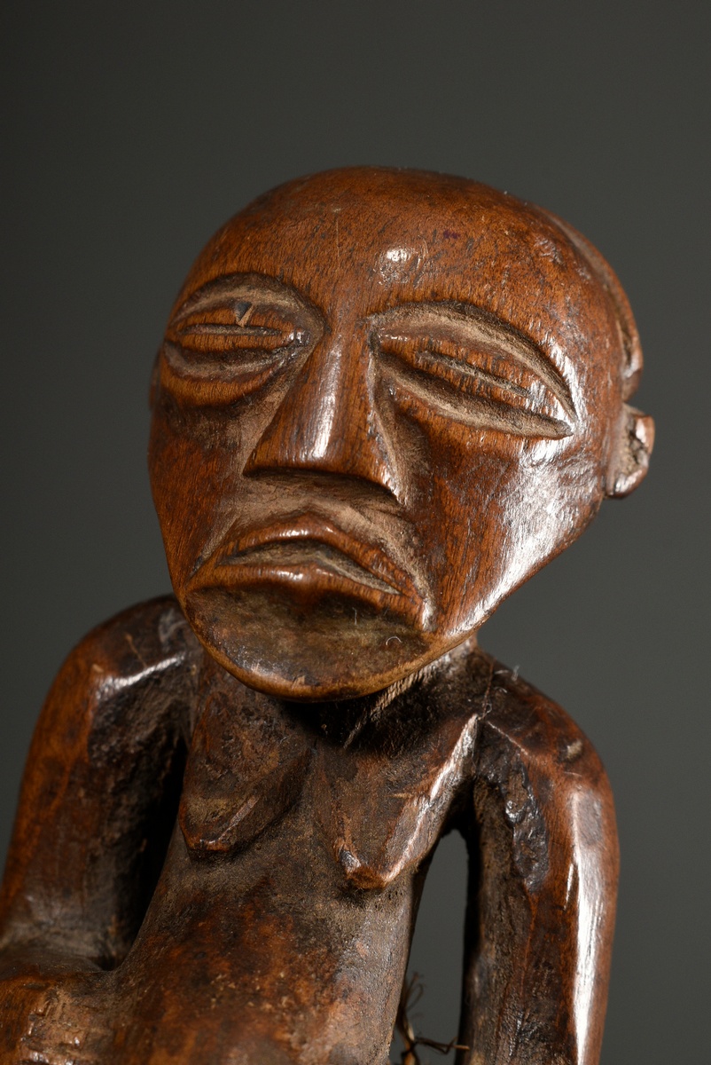 Small female figure of the Songye, Central Africa/ Congo (DRC), 1st half 20th c., wooden figure on  - Image 6 of 7