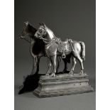 Paar Metallguss Doorstopper "Gezäumte und gesattelte Pferde", R.No 55341, England um 1890, 32,5x25x