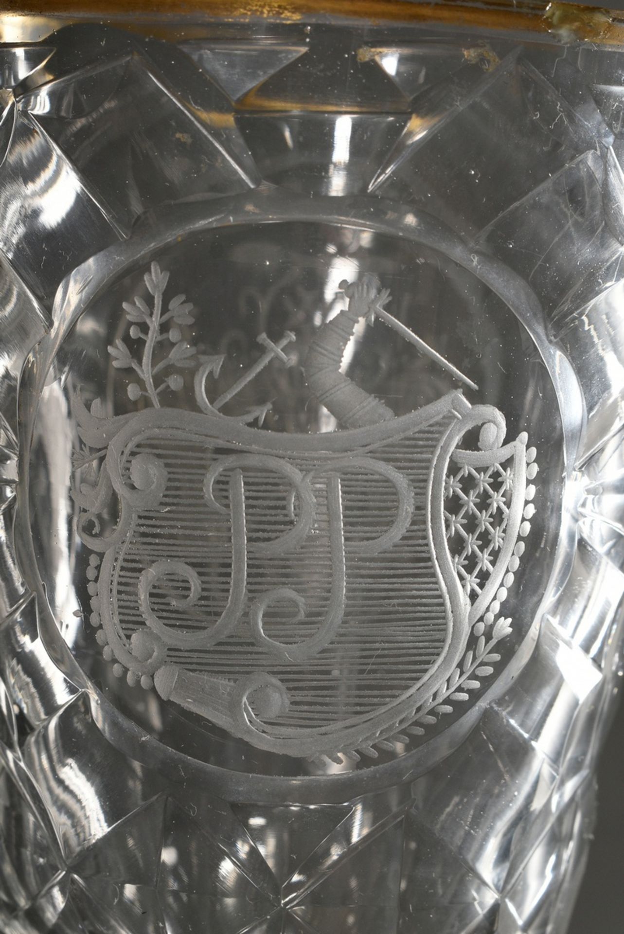 Großer Barock Glas Pokal mit facettiertem Schaft und Goldrand sowie eingeschliffenem Wappen "Gekreu - Bild 4 aus 6