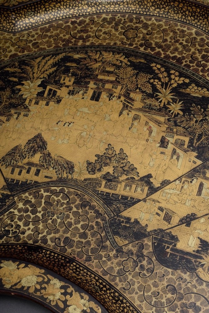 Großes fächerförmiges Lacktablett mit feiner Goldmalerei "Höfische Szenen" in Rollwerk Kartusche üb - Bild 2 aus 4